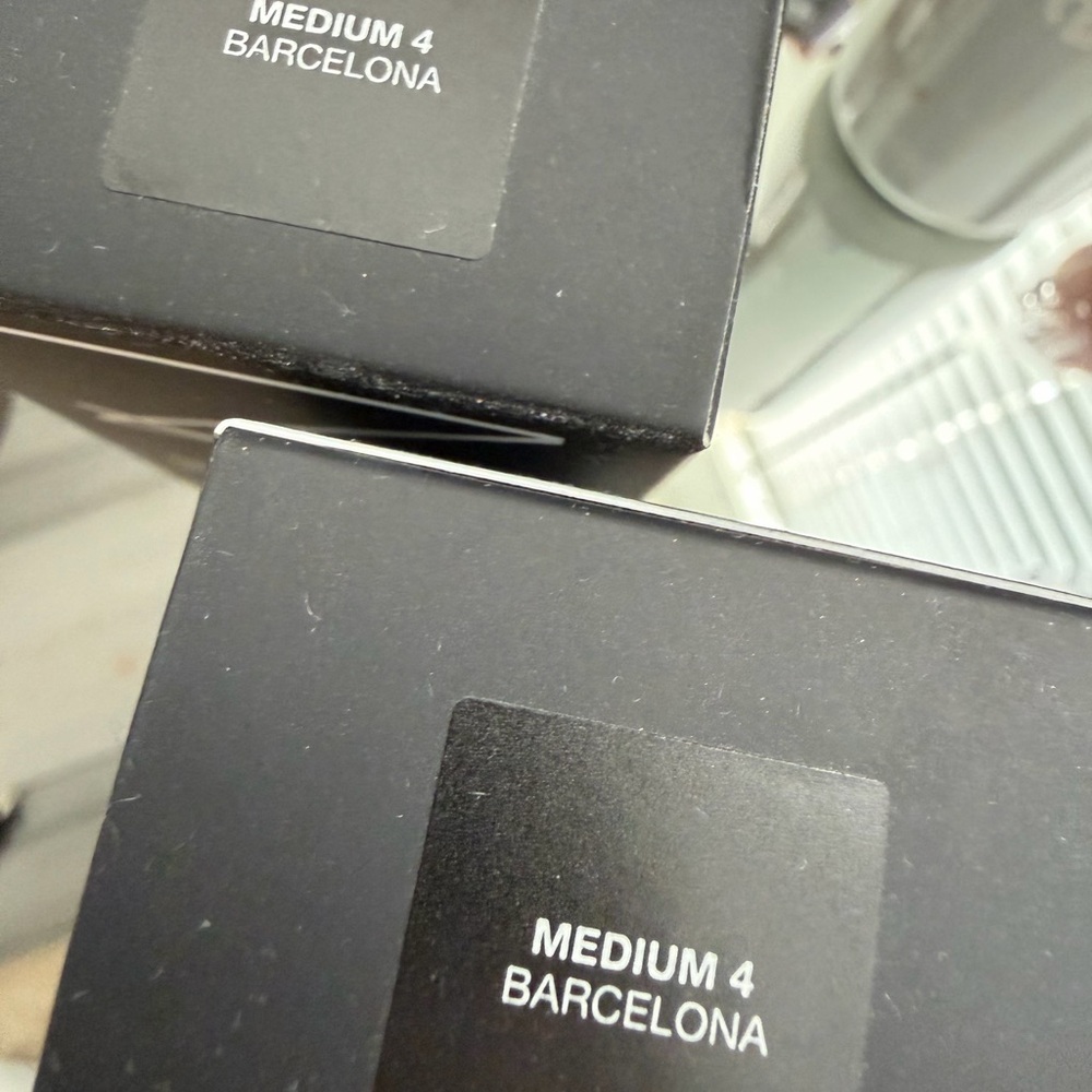 NARS Light Reflecting Foundation - Barcelona. Set of two - Picture 2 of 3